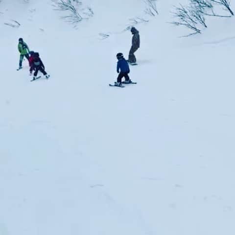 亀恭子のインスタグラム：「みんなの成長^ ^ . . . また来年♪ . . #weekend #ski #hakuba #family #relax #winter #february #カルガモ隊」
