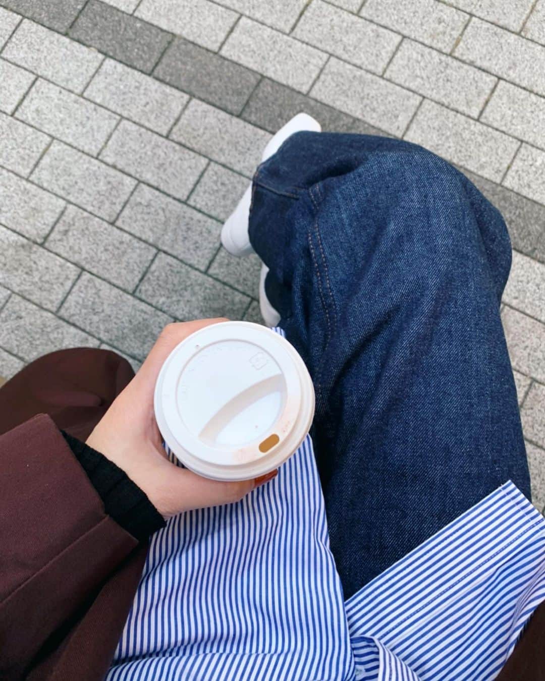 Shiho Sasakiのインスタグラム：「まったり休日💭 天気も良くて、掃除も洗濯も出来たしとても清々しい気分🍃 さて明日からまた一週間頑張ろう✨ #MOUSSY#MOUSSYSNAP#MOUSSYJEANS#MOUSSYPLAINJEANS」