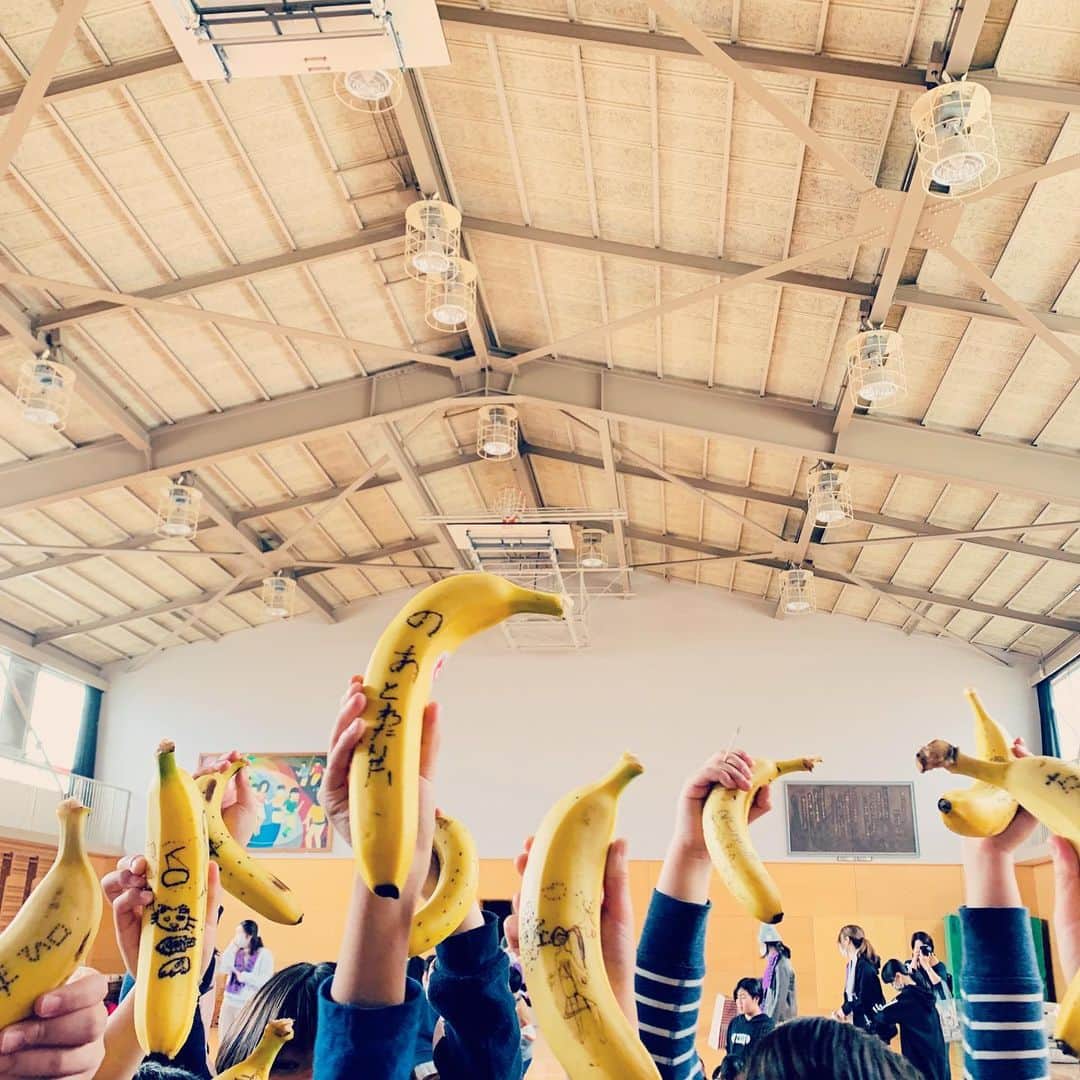 エンドケイプのインスタグラム：「小学校ワークショップ #バナナ #バナナート #バナナアート #アート #ワークショップ #小学校 #授業  #エンドケイプ #banana  #bananaart  #workshop」