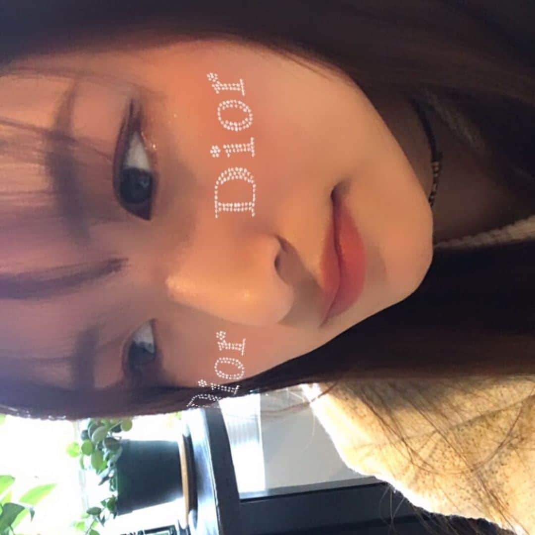 渡邊菜々さんのインスタグラム写真 - (渡邊菜々Instagram)「・ Diorってほんとかわいいよねねね. ・ 多分もうすぐだけど日程あえば会いたくてたまらない子に会えるんだ〜🤭🤭💗 どーーーが会えますように🌼.* ・ #2枚目の口の影が気になる#なんか変」2月24日 23時29分 - watanana1225