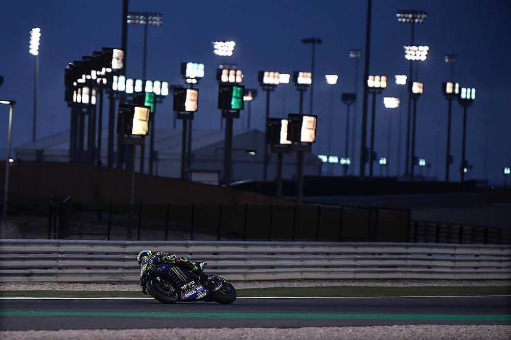 バレンティーノ・ロッシさんのインスタグラム写真 - (バレンティーノ・ロッシInstagram)「Losail circuit,Qatar MotoGp test,day2 📸 @falex79 @gigisoldano」2月24日 18時02分 - valeyellow46