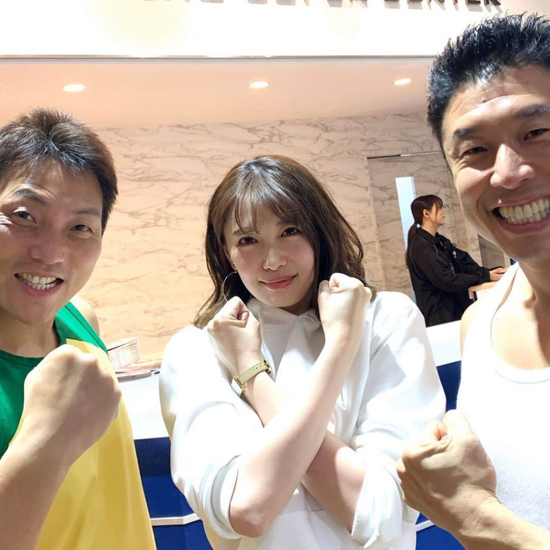 andGIRLさんのインスタグラム写真 - (andGIRLInstagram)「andgirl3月号から聡子ちゃんwith筋肉💪オフショットを！  まずはサバンナ八木さんと、なかやまきんに君さん💪(ザ☆健康ボーイズ) 撮影中、ジム通いのお客様から握手を求められるなど大人気でした！  2枚目は佐々木希さんなど多くの有名人を担当している人気ディレクター、air青山の金丸さん💪ちなみに普段は普通の格好されてます。  3枚目はゴールドジムさんオススメの、良質なタンパク質を摂れる筋肉食堂のスタッフさんと💪  皆さんいい笑顔☺️そしてモテモテ爽やかオーラが凄かったです。  #筋肉はモテ服 #サバンナ八木 #なかやまきんに君  #ザ健康ボーイズ  #金丸佳右 #筋肉食堂  #andgirl #宮田聡子 #ゴールドジム #次号ゲスト　は#それなー のあの方」2月24日 18時02分 - andgirl_jp