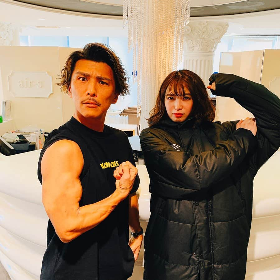 andGIRLさんのインスタグラム写真 - (andGIRLInstagram)「andgirl3月号から聡子ちゃんwith筋肉💪オフショットを！  まずはサバンナ八木さんと、なかやまきんに君さん💪(ザ☆健康ボーイズ) 撮影中、ジム通いのお客様から握手を求められるなど大人気でした！  2枚目は佐々木希さんなど多くの有名人を担当している人気ディレクター、air青山の金丸さん💪ちなみに普段は普通の格好されてます。  3枚目はゴールドジムさんオススメの、良質なタンパク質を摂れる筋肉食堂のスタッフさんと💪  皆さんいい笑顔☺️そしてモテモテ爽やかオーラが凄かったです。  #筋肉はモテ服 #サバンナ八木 #なかやまきんに君  #ザ健康ボーイズ  #金丸佳右 #筋肉食堂  #andgirl #宮田聡子 #ゴールドジム #次号ゲスト　は#それなー のあの方」2月24日 18時02分 - andgirl_jp