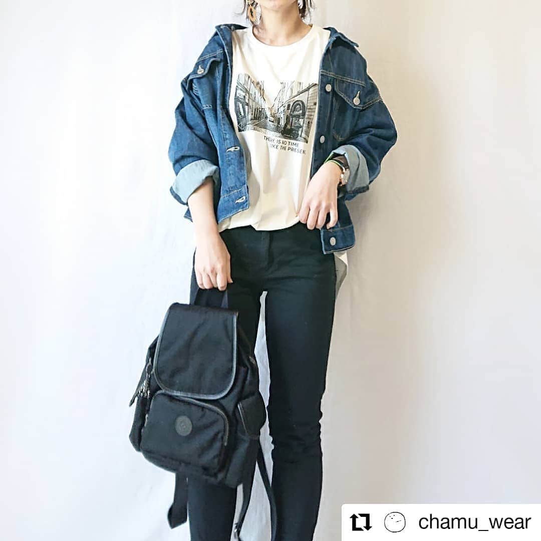 ハニーズ公式さんのインスタグラム写真 - (ハニーズ公式Instagram)「#Repost @chamu_wear • • • • • •  586-42-7860 ⑥ライトインディゴ 『ゆるGジャン』￥2,980  587-11-6034 ⑦オフ×クロ 『フォトプリントTシャツ』￥1,280  @chamu_wearさんの投稿です。 素敵な投稿ありがとうございます。 • • • • • • ﻿ #149cmコーデ﻿ ￣￣￣￣￣￣￣ ﻿ ﻿ 春の定番ゆるカジコーデ🌸﻿ ﻿ ﻿ ゆったり感が可愛いGジャンは﻿ @honeysofficial の﻿ 【ゆるGジャン】﻿ color／ライトインディゴブルー﻿ サイズ／Ｓ﻿ ﻿ ﻿ ゴワゴワしてないから抜き襟もしやすくて﻿かなり着やすい☺︎︎︎︎♡﻿ ﻿ ﻿ いつものサイズを選んだけど﻿ このデザインならＬとかの大きめで着ても﻿可愛いかも\(◡̈)/﻿ ﻿ ﻿ インナーも @honeysofficial ！﻿ 【フォトプリントTシャツ】﻿ color／ホワイト×ブラック﻿ サイズ／Ｍ﻿ ﻿ ﻿ カジュアルコーデには欠かせないプリントロンＴ！﻿ 子供っぽくないデザインだから着やすい＆合わせやすい\(◡̈)/﻿ ﻿ ﻿ 後ろの丈が長めだから﻿ 腰周りのカバーも出来る嬉しいやつです(  ˊ࿁ˋ )♡﻿ ﻿ ﻿ outer／tops／pants◆﻿@honeysofficial bag◆﻿@kipling_japan watch◆﻿@the_platinum_select ﻿ ﻿ #honeys #ハニーズ #pr #ハニーズコーデ #春コーデ #大人カジュアル #プチプラ #プチプラアイテム #プチプラコーデ #おちびコーデ #おちびの輪 #低身長コーデ #低身長ファッション #小柄コーデ #ママコーデ #着回しコーデ #着画くらぶ #30代ファッション #今日のコーデ #大人ファッション #シンプルファッション #デニ女 #アンベコーデ  #インスタ雑誌 #meeee_co #mama_pickup #ootd #cordinate」2月24日 18時07分 - honeysofficial