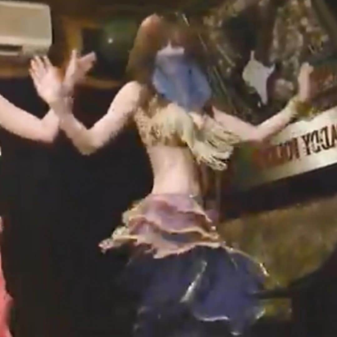 熊田曜子さんのインスタグラム写真 - (熊田曜子Instagram)「YouTubeで 初めてベリーダンスを披露してるよ♪ プロフィールにURLを貼っておくね💓  #YouTube #熊田曜子チャンネル　#ベリーダンス　#ブルーの衣装」2月24日 18時15分 - kumadayoko
