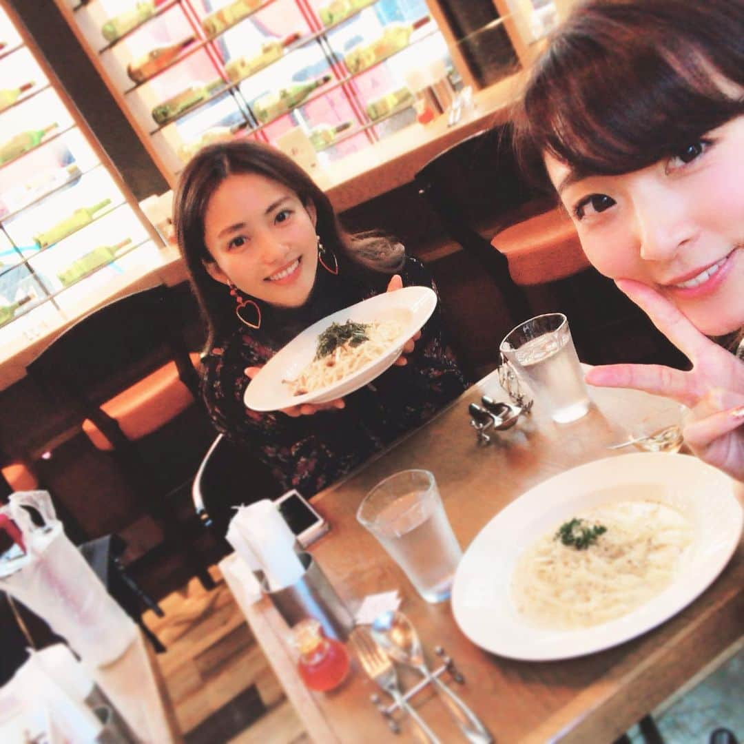 福田朱子のインスタグラム：「ふじこをポタパスタに連れて行った🍝 . . 4回目のポタパスタ . 4回目のゴルゴンゾーラクリーム . . 4回目ついに人を連れて行った . . ふじこはたらこバター食べてた！ 美味しかったかな？？ . . まぁ、一押しはゴルゴンゾーラだけどな！！w . . #potapasta #ポタパスタ #pasta #ゴルゴンゾーラ #gorgonzola #honey #ゴルゴンゾーラとはちみつ #パスタ #ピザだけじゃない #藤社優美 #福田朱子」