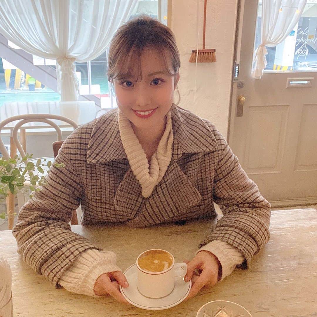 中道詩織のインスタグラム：「韓国🇰🇷 もうすぐ卒業です、、、 #少し逆光でモヤモヤしちゃってる」
