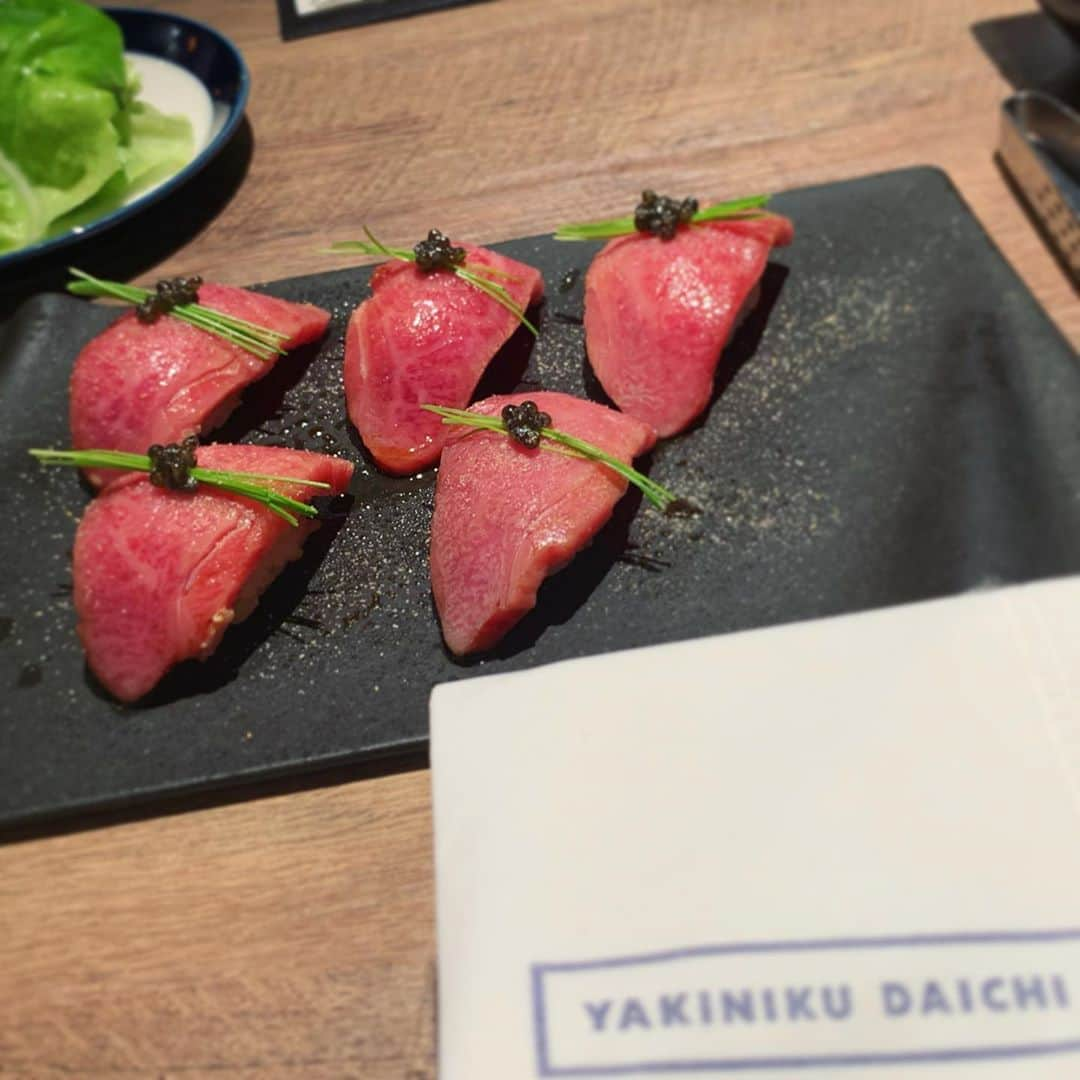 花奈澪のインスタグラム：「「YAKINIKU DAICHI ROPPONGI」﻿ ﻿ 俳優座劇場のある六本木。﻿ ﻿ 今江座長と同じ名前の焼肉屋がある！﻿ ってことで当時、スクエニさん＆冒険者メンバー何人かでご飯に。﻿ ﻿ お肉もワインもうまうまでした。﻿ ﻿締めのカレーも美味しかった...🍛 #焼肉 #yakinikudaichi #焼肉だいち六本木 #肉寿司 #焼肉大地 #今江大地 #俳優座劇場 #六本木 #さすがだいち #冒険者たちのホテル #なつかしい #終わらないドラクエ」