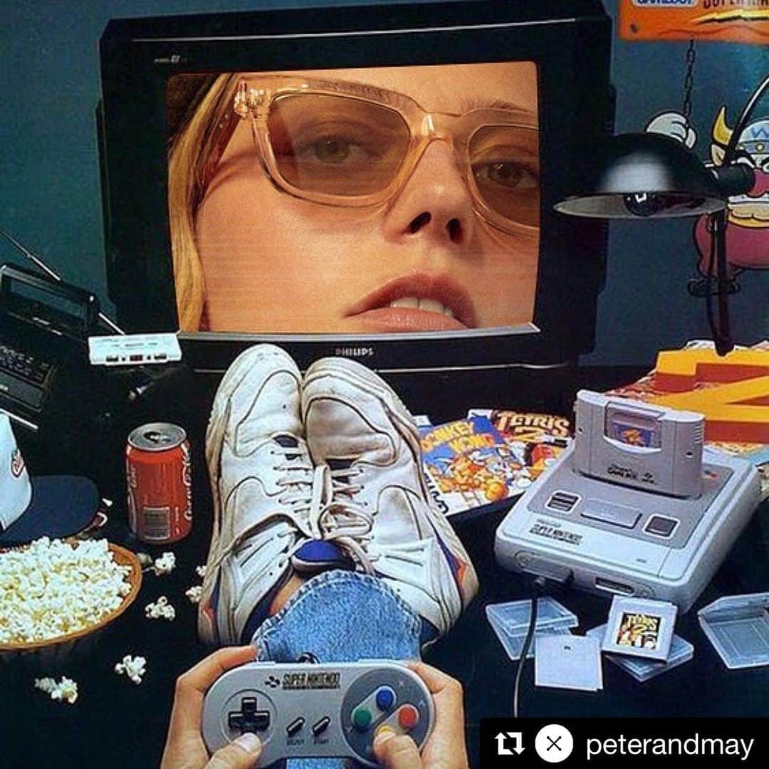 blincvaseさんのインスタグラム写真 - (blincvaseInstagram)「#Repost @peterandmay with @get_repost ・・・ Shot by Zoé Kovacs, the 2020 campaign is inspired by our fashion’s favorite decade : the 90´s! _ Featuring Maverick Demoiselle Champagne sunglasses  _ Available online and in-stores  #PeterandMay #PETER1993」2月24日 18時54分 - blincvase