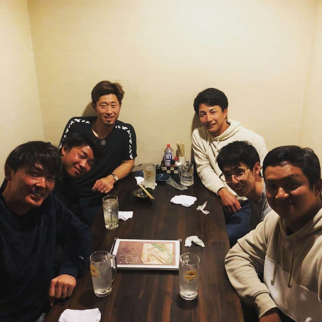 源田壮亮さんのインスタグラム写真 - (源田壮亮Instagram)「こないだ同級生会in高知でした！ いや〜、それにしてもライオンズの同級生最高ですね！！！今年もみんなで頑張ろーう✌︎ やすお幹事ありがとう(^^) #同級生　#92年会　#本当は選手5人　#ギャレット不在　#通訳さん2人」2月24日 18時58分 - gendagenda6