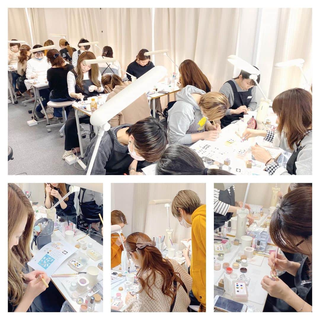 なかやまちえこさんのインスタグラム写真 - (なかやまちえこInstagram)「ネコチャン🐈⠀ 2020.02.24 nailschool tricia⠀ 次回ネイリスト検定1級アート⠀ ＊生徒さんみんな上手でperfect‼︎でした✨✨tricia校長の牧先生と一緒に授業させていただきました😌🙏💓牧先生はスクール時代の先輩で、初めて働いたネイルサロンも同じで、その後triciaと、ネイル始めてからずっとご一緒させて頂いているのですが、すごく優しくて、技術も教えるのも上手で、久々に授業ご一緒させていただいて、改めてすごさを実感しました…！わたしも頑張ります！！検定受験される生徒さんみなさんもがんばりましょ！応援してます📣！😊😊😊⠀ （写真にいる犬は休憩時間に作ってました。検定は関係ないです💦）　#nail #nails #nailart #ネイル #美甲 #ネイルアート  #clou #nagel #ongle #ongles #unghia #japanesenailart #manucure #네일 #젤네일 #네일아트 #네일리스트 #japanesenails #manicurist #gelnails #أظافر #tricia #nailschool #ネイルスクール #トリシア #表参道 #ネイルスクールトリシア #ネイルスクールtricia @nailschooltricia @sachiyo_maki」2月24日 19時19分 - chiekonakayama