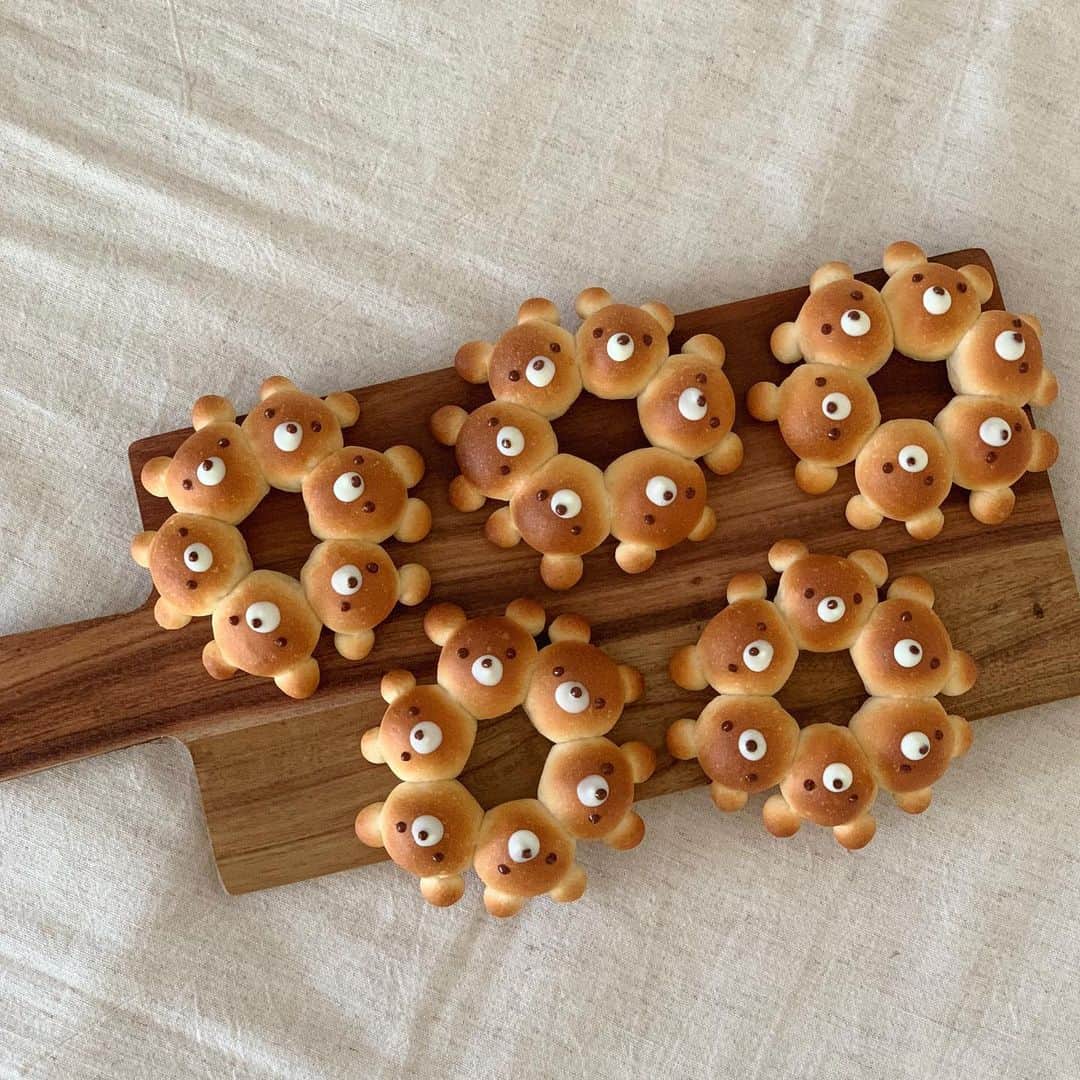 Ranさんのインスタグラム写真 - (RanInstagram)「. . #konelのくまパン . . . 久しぶりに、 ポンdeくまさん🐻💕 . . . Bear ring bread 🐻💕 . . . #bread #kawaii #kawaiifood #handmade #japan #japanesefood #bear #bearbread #手作りパン #パン作り #こどもごはん #手作りおやつ #3時のおやつ #くまパン #くま好き #くまリング #リングマ #くま大好き #熊 #クマ #パン教室 #konel #ポンデリング」2月24日 19時12分 - konel_bread