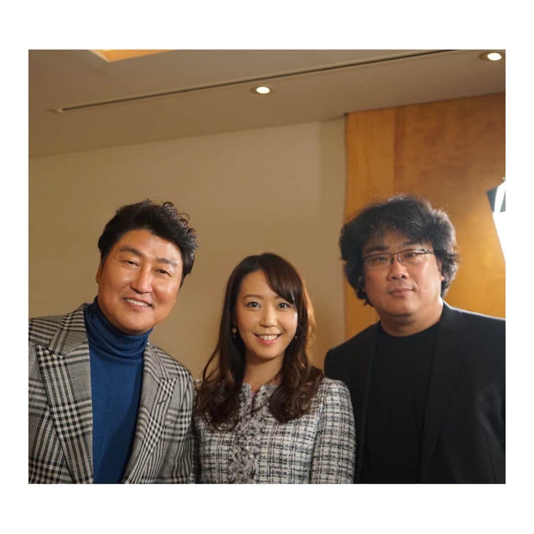 須黒清華のインスタグラム：「あ〜緊張した〜‼️ . アカデミー賞を受賞した 「パラサイト 半地下の家族」 ポン・ジュノ監督と主演のソン・ガンホさんにインタビューしてきました🎤 . 1秒たりとも目が離せない、衝撃的な展開で格差が描かれているこの作品。 伝えたかったメッセージや、今の世の中が抱える格差の問題について、お2人が感じていることなどをじっくり伺ってきました。 . 個人的には映画の答え合わせも出来て、とっっても楽しい時間でした✨ . インタビューは今夜のWBSで放送します✨ 今日はちょっと遅めの11:36からです‼︎ . #パラサイト半地下の家族 #パラサイト #アカデミー賞 #映画 #ポンジュノ監督 #ソンガンホ」