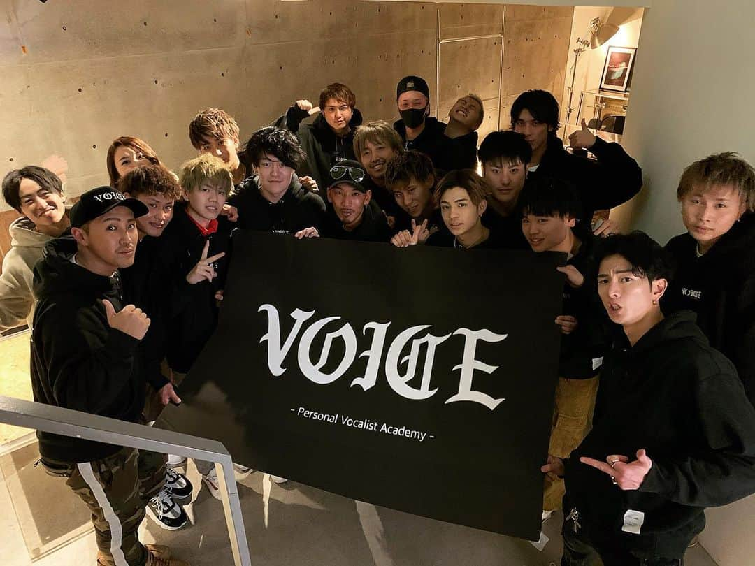 板床悠太郎のインスタグラム：「.﻿ ﻿ VOICE LIVE 〜vol.0〜﻿ ﻿ 無事に満員御礼でLIVEを成功させる事が出来ました❗️﻿ ﻿ これからも皆で協力し合い、﻿ お互いを高め合えていける環境を築いていけるよう精進します🙌🏾﻿ ﻿ 今回、﻿ 協力して頂いた、﻿ @principeprive  @civiatelier  @inspirationcultbarandgallery ﻿ ﻿ 足を運んで頂いた方々、﻿ 本当にありがとうございました🙇﻿ ﻿ #VOICE」