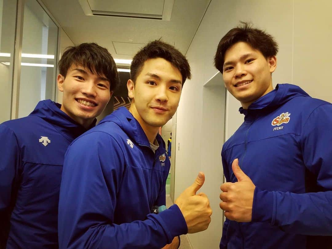 TBSバレブーさんのインスタグラム写真 - (TBSバレブーInstagram)「#バレーボール #Vリーグ 男子セミファイナル(3位決定戦)‼️ . レギュラーラウンド2位の#ジェイテクトSTINGS が#サントリーサンバーズ を下し、 初の決勝進出を決めました✨😀 . ジェイテクト○3(19-25,25-22,25-17,29-27)●1サントリー . 西田有志選手がチームトップの28得点の活躍❗さらには4セット目終盤の勝負所で連続サービスエースと、今日も魅せてくれました🌠 . 決勝は29日高崎アリーナにて、 #パナソニックパンサーズ と日本一🎌をかけて戦います‼️ . #本間隆太 選手 #西田有志 選手 #中根聡太 選手 #Vリーグはバレーだよ」2月24日 19時30分 - tbs.volleyboo