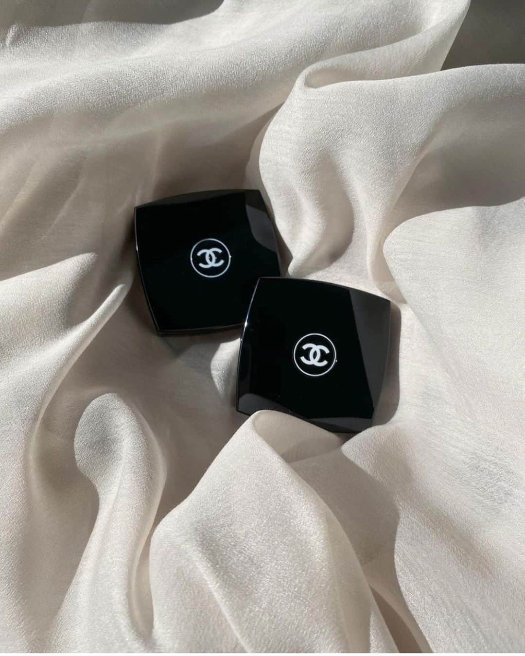 JUNNAのインスタグラム：「@chanel.beauty  の春色にルンルン❤️ #only #chanel #cosmetic#コスメ#シャネル#春コスメ#junna💋#chanelmakeup #chanel」