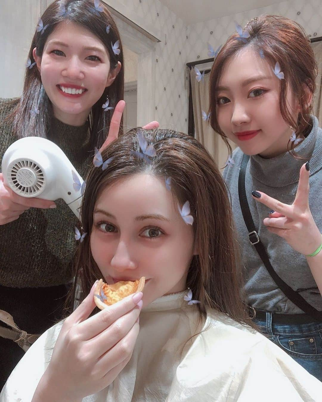 ダレノガレ明美さんのインスタグラム写真 - (ダレノガレ明美Instagram)「@roi_salon  さんでエクステをつけました！ 馴染みすぎてエクステって本当にわからない😭❤️ こんなにロングなのに馴染むのは野口さんの技です！ しかも、いつも付けると2か月は持ちます！ お財布に優しい❤️ 野口さん、しゅりちゃんいつもありがとうございます😊 本日病院Day💋」2月24日 20時07分 - darenogare.akemi