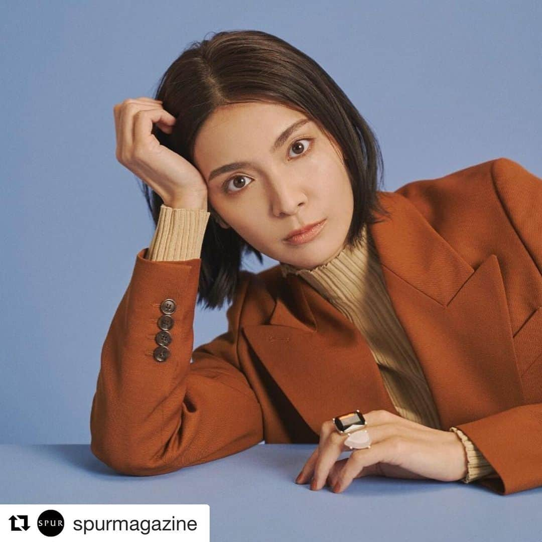 秋元才加さんのインスタグラム写真 - (秋元才加Instagram)「#Repost @spurmagazine with @get_repost ・・・ 発売中のSPUR4月号で、#秋元才加　さん @areasayaka の新連載「秋元才加の音語り」が始まりました。 秋元さん自身の人生と世の中の問題に絡めながら、お勧めの楽曲を紹介します。 初回テーマは「メッセージで聴く音楽」。 意見を堂々と表明できる大人は素敵だな、と思える連載です。 #spur #music #fashion #音楽　#sayakaakimoto #ファッション  音楽連載始まりましたー‼️ どうぞ宜しくお願い致します☺️✨✨」2月24日 20時07分 - areasayaka