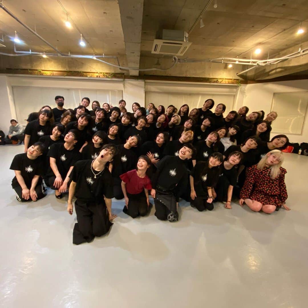 Aya Satoのインスタグラム：「AyaSato じれったまんない WS in 福岡 ありがとうございました！！！ 受けてくださった皆様本当にありがとうございます🖤 毎回毎回楽しくさせて頂いております！！ それでは次回、札幌でお会いましょう！！ありがとうございました🍺  #ayasato #ws #fukuoka #beer #ufo #じれったまんない」