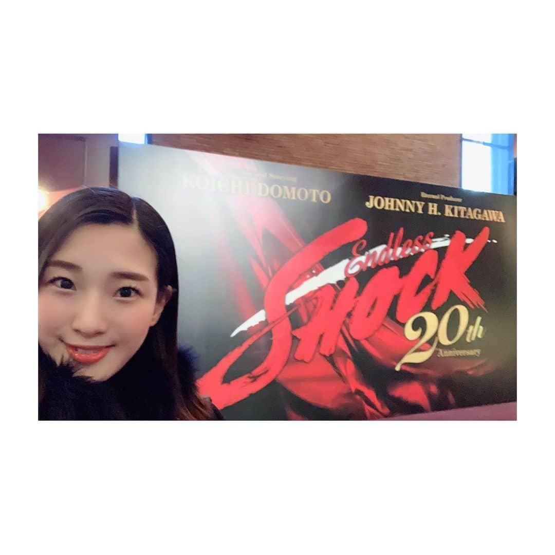 すみれ乃麗さんのインスタグラム写真 - (すみれ乃麗Instagram)「先日、Endless SHOCK を観劇しました😍. . . 主演の堂本光一さんのエネルギーが凄く凄く強くて、最初から最後まで全力のパフォーマンス✨✨✨国民的なスターさんで、その上20年間もSHOCKを続けてらっしゃるのに、1ステージ毎に、体力も気力も限界まで使い尽くすお姿に、胸打たれました😭❣️❣️❣️. . 2番手（？）の上田竜也さんも、堂本さんに応えるようにパワフルなパフォーマンス✨堂本さんへのさりげなく自然な気遣いも素晴らしくて、上田さんご自身も確固たるスターさんだからこその成せる業だと感じました❣️. . 堂本さんから上田さん、そして他のキャストの方々へエネルギーが伝播して、アンサンブルの端の方まで皆さんが真摯に舞台に立ってらっしゃるのがビシバシ伝わってきました。舞台に立つ人のエネルギーがこんなにも客席を興奮、感動させるものかと、改めて実感😭💓💓💓. . . 実は、中学2年生で宝塚ファンになるまで私、KinKi Kids堂本光一さんの大ファンでした😍💓20周年と言う記念すべき年に、観劇できたこと、本当に嬉しいです✨✨✨. 今回観劇できたご縁、チケットを取り一緒に観劇してくれた上田竜也さんファンの強運の友人に感謝したいと思います💓💓💓. . . 下級生の#隼海惺 さんも出演、活躍してて嬉しかったです❣️. . . . 今話題の新型肺炎の流行、怖いですね😱💦. 皆さま、どうかお気をつけてください💦手洗いウガイ殺菌！お持ちの方はマスク着用も！励行で、自分を守っていきましょう💦💦💦. . . . #堂本光一 さん #上田竜也 さん. #endlessshock #帝国劇場 . #すみれ乃麗」2月24日 20時25分 - reisumireno