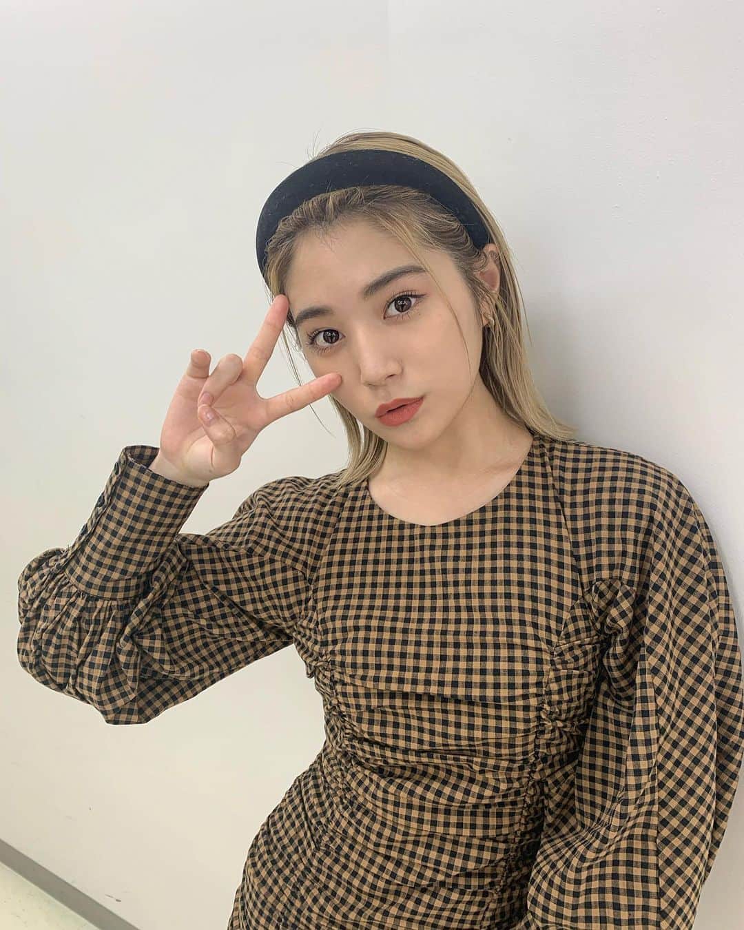 浪花ほのかのインスタグラム：「このお洋服お気に入り🖤💛」