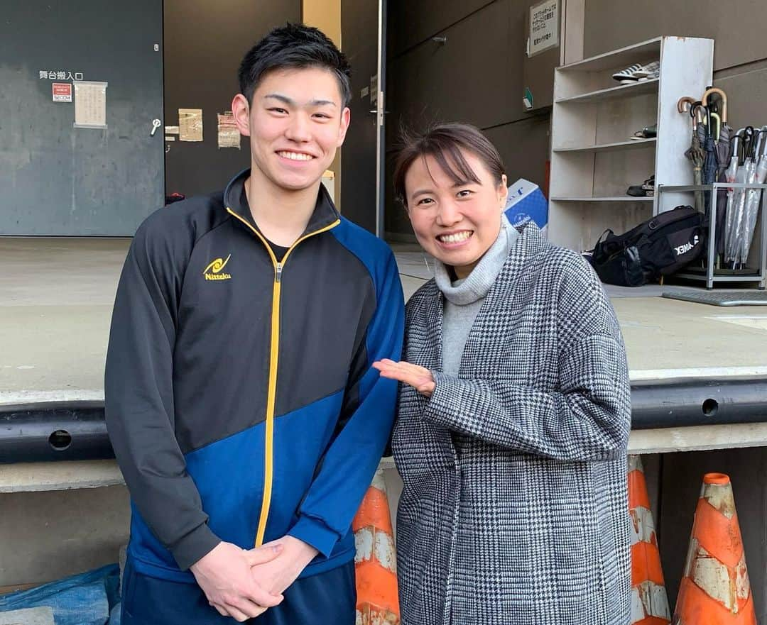 平野 早矢香さんのインスタグラム写真 - (平野 早矢香Instagram)「中津川オープン第50回記念行事として東美濃ふれあいセンターで講習会・講演会をさせていただきました🏓 ニッタク協力の講習会でしたが、今回はパートナーとして愛工大名電高校の横谷晟選手も来てくれました✨彼は今年の全日本選手権で男子シングルランク入り、そしてジュニアではベスト4の将来期待の選手👏彼が来てくれたことでよりレベルの高い講習会になったと思います😄 今回は技術指導に講演と盛り沢山でしたが、受講者の皆さんの意識もとても高く、積極的に手をあげてくれる選手が沢山いて私も本当に嬉しかったです‼️一番大切なことは、「自分が強くなりたいという心」今日はみんなから沢山元気をもらいました😊😊😊 ちなみにこの東美濃ふれあいセンターは、高校一年生のインターハイの試合会場でした✨懐かしい😆もうかれこれ〇〇年前の話です🙄💦 参加者の皆さん、そしてスタッフの皆さんどうもありがとうございました✨  #中津川オープン #中津川 #東美濃ふれあいセンター  #ニッタク #卓球講習会 #講演会 #ご来場いただきありがとうございました  #パートナーは #横谷晟選手 #今後の活躍に乞うご期待  #みんなから #元気もらいました😊」2月24日 20時33分 - sayakahirano0324