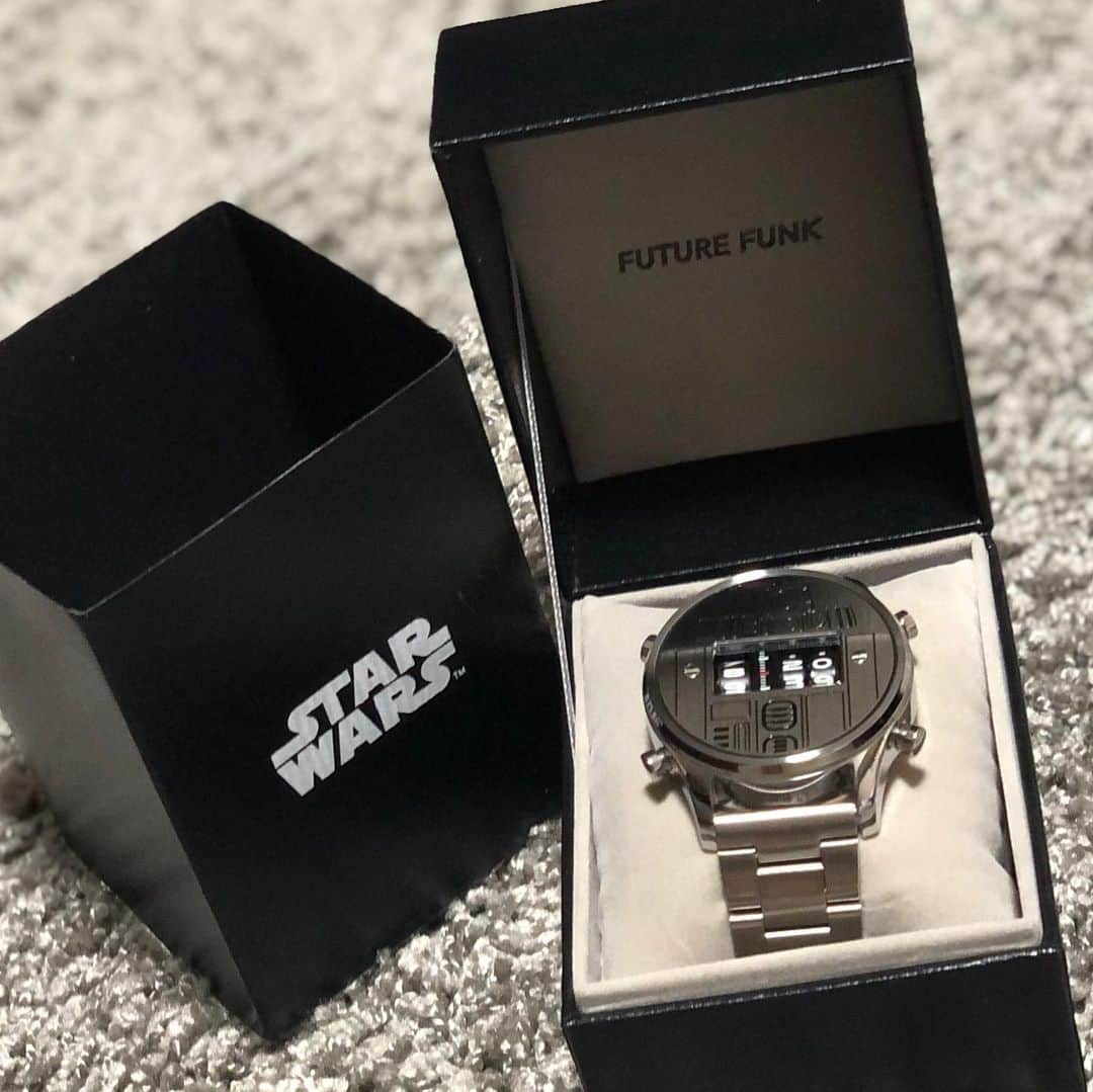 gachikunのインスタグラム：「. New Watch⌚️ #newwatch#watch#starwars#r2d2#futurefunk」