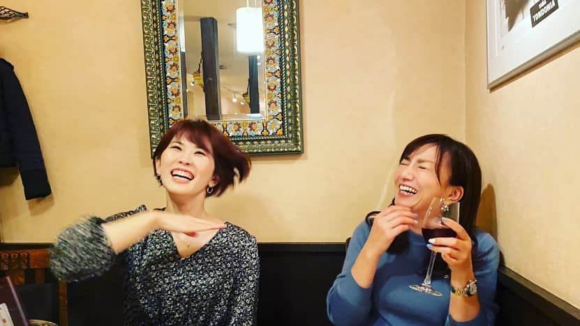 小松千絵さんのインスタグラム写真 - (小松千絵Instagram)「先日、RSK時代の先輩 守口さん大寺さんとご飯に行きました♪  岡山を離れても会ってくれて、悩みを聞いてくれる先輩を持ってとても幸せです（と毎回言っている😎） イベリコ豚のしゃぶしゃぶ美味しかった〜♪ #2枚目3枚目は #工藤静香さんのあの振付 #わかりますかね笑 #何の話題からこの振りをしたんだっけ #アナウンサー #先輩 #後輩 #岡山 #RSK #山陽放送 #イベリコ豚 #しゃぶしゃぶ #イベリコ豚しゃぶしゃぶ #守口香織 #大寺かおり #小松千絵」2月24日 20時50分 - komao_chie