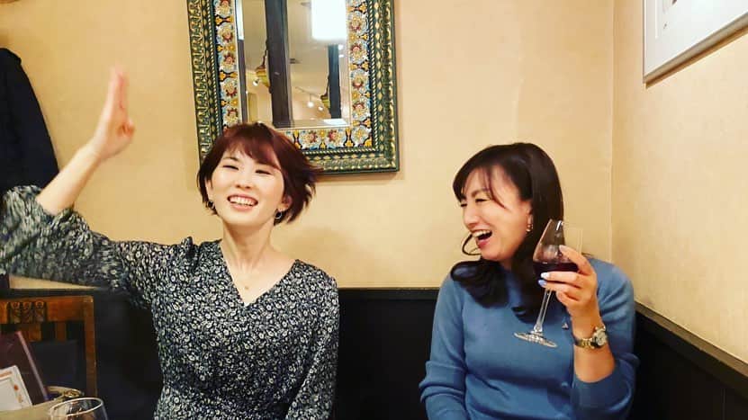 小松千絵さんのインスタグラム写真 - (小松千絵Instagram)「先日、RSK時代の先輩 守口さん大寺さんとご飯に行きました♪  岡山を離れても会ってくれて、悩みを聞いてくれる先輩を持ってとても幸せです（と毎回言っている😎） イベリコ豚のしゃぶしゃぶ美味しかった〜♪ #2枚目3枚目は #工藤静香さんのあの振付 #わかりますかね笑 #何の話題からこの振りをしたんだっけ #アナウンサー #先輩 #後輩 #岡山 #RSK #山陽放送 #イベリコ豚 #しゃぶしゃぶ #イベリコ豚しゃぶしゃぶ #守口香織 #大寺かおり #小松千絵」2月24日 20時50分 - komao_chie