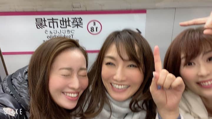 小松千絵さんのインスタグラム写真 - (小松千絵Instagram)「先日、RSK時代の先輩 守口さん大寺さんとご飯に行きました♪  岡山を離れても会ってくれて、悩みを聞いてくれる先輩を持ってとても幸せです（と毎回言っている😎） イベリコ豚のしゃぶしゃぶ美味しかった〜♪ #2枚目3枚目は #工藤静香さんのあの振付 #わかりますかね笑 #何の話題からこの振りをしたんだっけ #アナウンサー #先輩 #後輩 #岡山 #RSK #山陽放送 #イベリコ豚 #しゃぶしゃぶ #イベリコ豚しゃぶしゃぶ #守口香織 #大寺かおり #小松千絵」2月24日 20時50分 - komao_chie