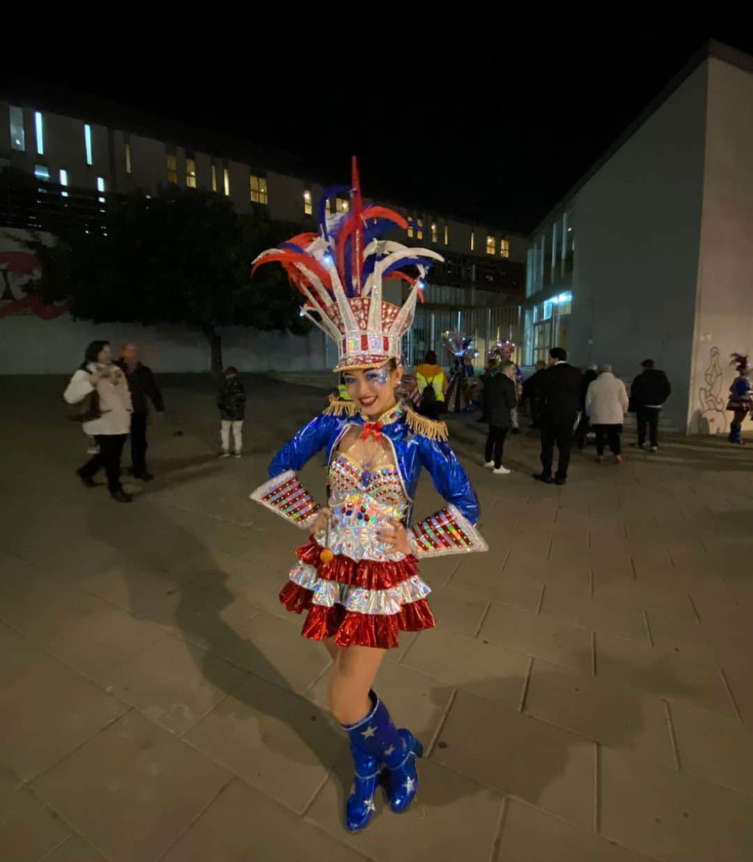 上枝恵美加さんのインスタグラム写真 - (上枝恵美加Instagram)「Me encantan este vestido y este maquillaje❤️ ． ． 今年のカーニバルはアメリカン！ メイクも衣装もとってもかわいかったよ〜！！！ ． ． #カーニバル #carnaval2020 #igertgn #American #🇺🇸 #tarragona #USA #carnaval #carnival #makeup」2月24日 21時02分 - emika_kamieda