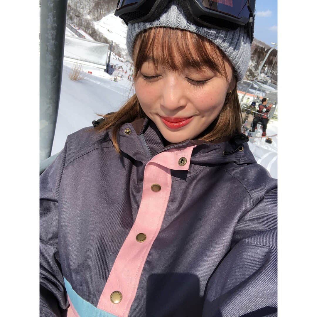 神部美咲さんのインスタグラム写真 - (神部美咲Instagram)「このウェアがいい🥺 って即決の配色だったの❤︎ ツボだった。 @fuyusupo_official  #冬スポ  #セルフィータイム #スノボ」2月24日 21時02分 - jimbu_misaki