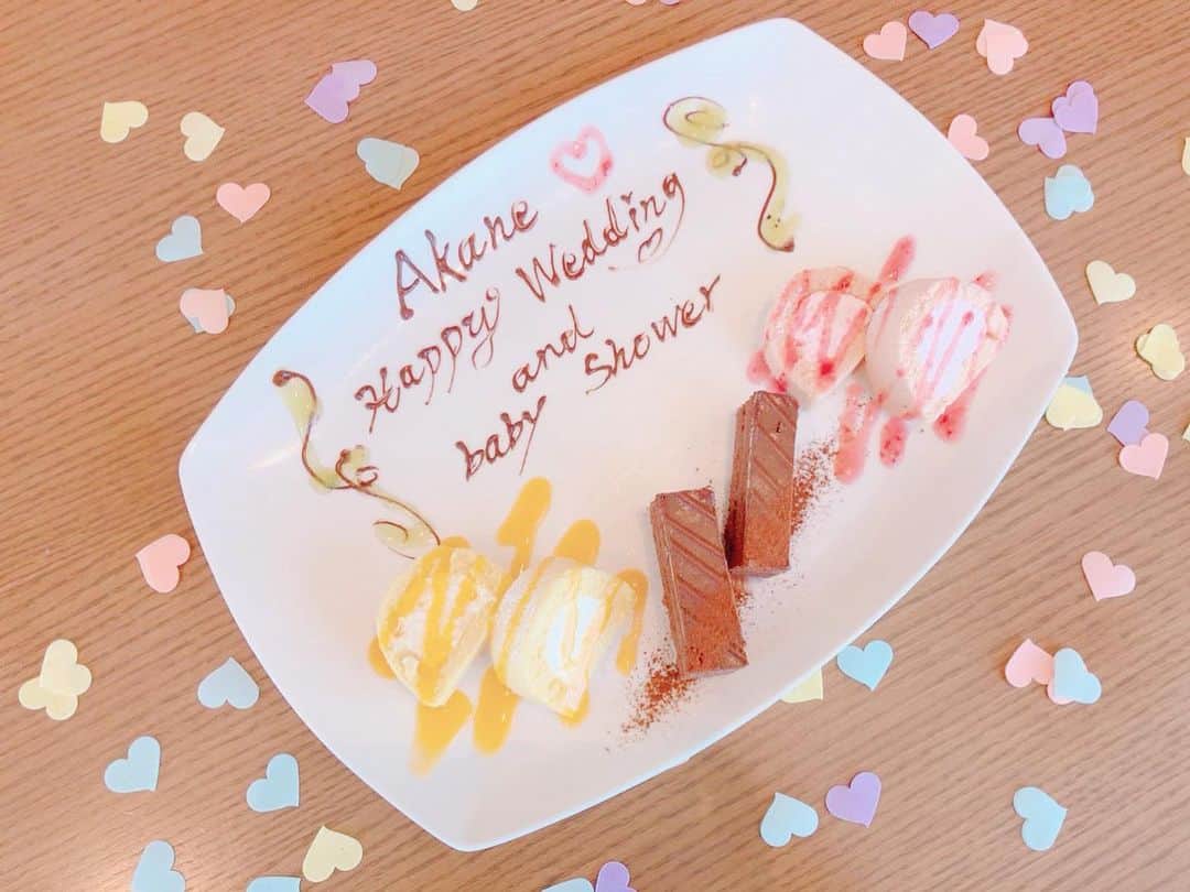 増田愛里菜のインスタグラム：「. 大好きな茜ちん( @akane.shimizu )の結婚お祝いとベイビーシャワーをしたよ〜👶🍼💐💍 . . . 2ヶ月振りに会ったら、もうお腹はまんまるのぽんぽこりんだった🤰💕 . . お腹見てるだけで愛おしさが溢れてきて泣きそうになった🥺🥺🥺 . . . ゆうくん(@_yuu23_ )色々ありがとう🎂🌟 . 藤木っくす(@fujiki1017 )も気持ちだけ参加ありがとう🧔🏻笑 . . #wedding #happywedding #babyshower #baby #👶🍼💕」