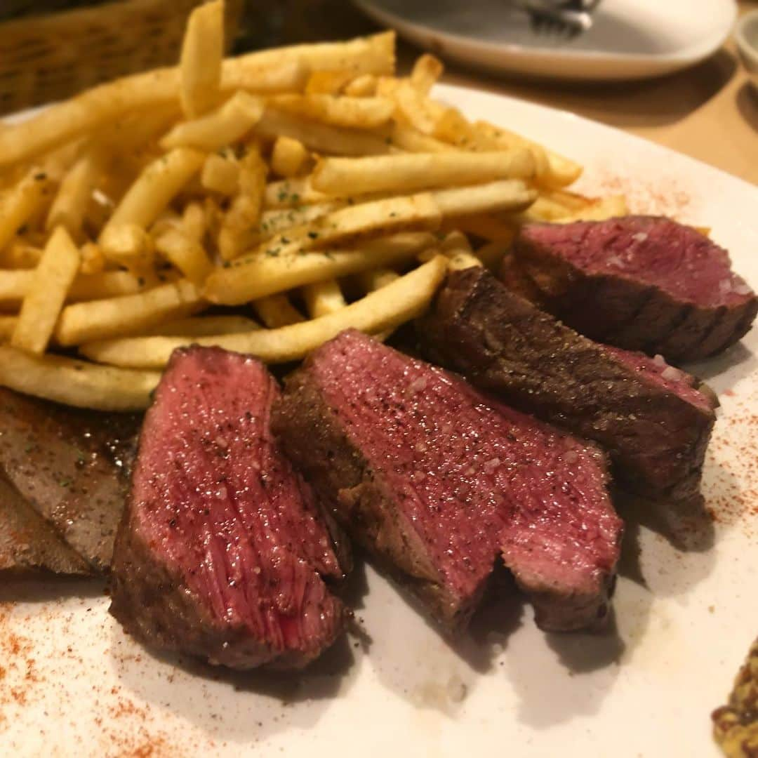 吉田早織さんのインスタグラム写真 - (吉田早織Instagram)「一升瓶サイズのシャンパン飲みました🥺💖💖(嘘www﻿ ﻿ 気になってたお店でお肉食べてきました(っ´ω`c)✨﻿ ﻿ #空瓶でしたwww#池袋#ホオバール#ブラックアンガス#ブラックアンガス牛#牛肉#イタリアン#フレンチ#ワイン#シャンパン#スパークリング#wine#beef#italian#french#sparkling#brutrose#followｍe#池袋グルメ #東京グルメ #グルメ#グルメ女子 #グルメ好きな人と繋がりたい #お酒好きな人と繋がりたい #お酒好き女子」2月24日 21時13分 - saoriyoshida034