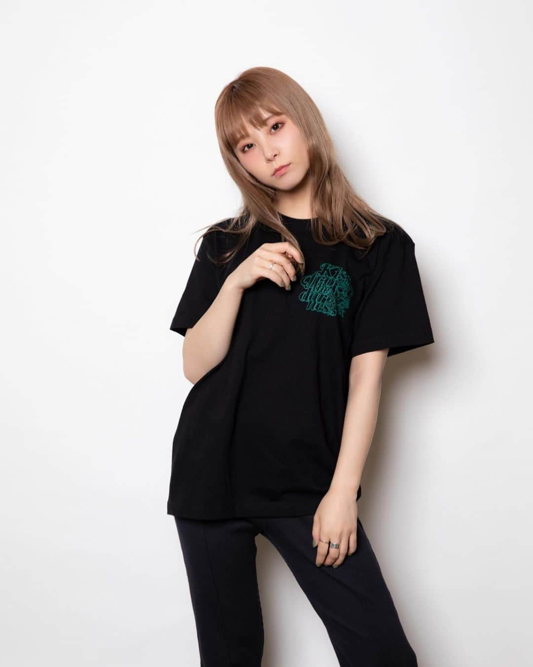 SCANDALさんのインスタグラム写真 - (SCANDALInstagram)「SCANDAL WORLD TOUR 2020 "Kiss from the darkness" GOODS  Kiss from the darkness T-shirt(BLACK)  SIZE:S/M/L/XL ※写真はMサイズ着用 ¥3,000(+TAX) #scandal #kftd」2月24日 21時15分 - scandal_band_official