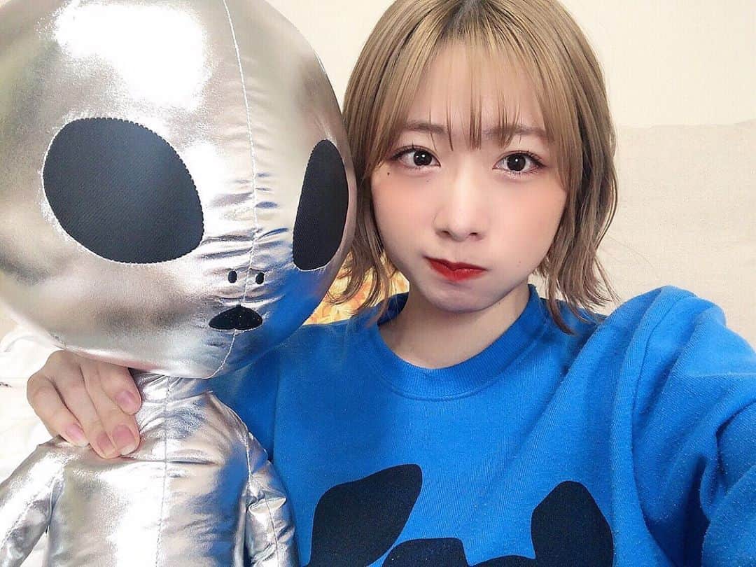 てぃーみきのインスタグラム：「髪の毛切ってもうた」