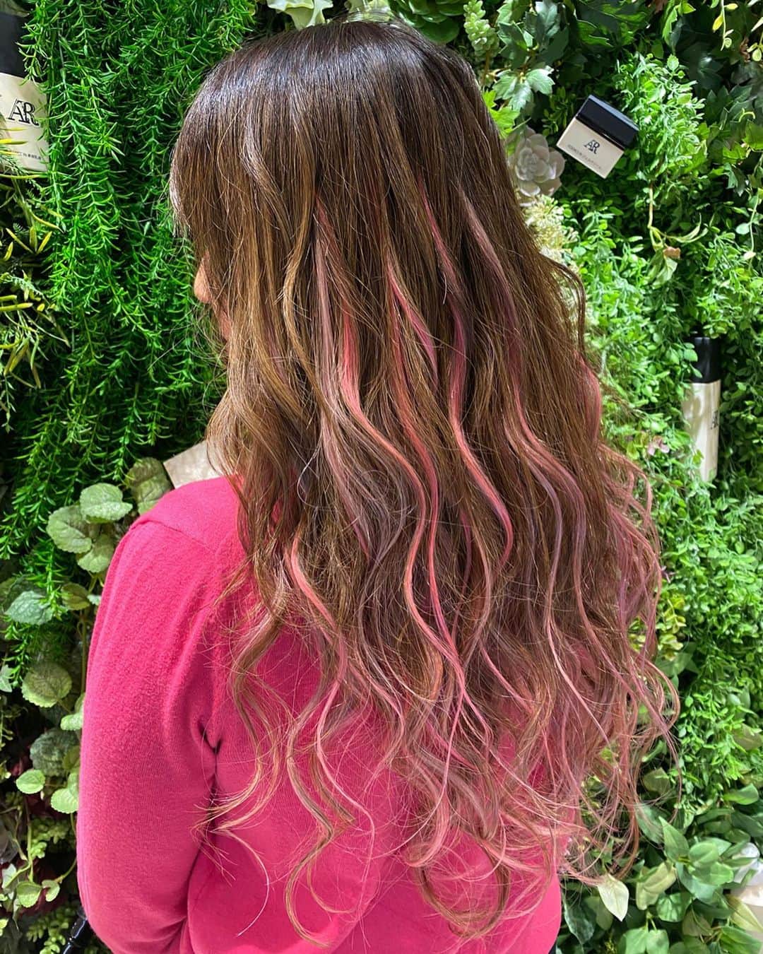 selfieneさんのインスタグラム写真 - (selfieneInstagram)「#髪をピンクにする理由﻿ 私にとって、それは#自由の象徴 。﻿ ﻿ 何にも囚われず、#好きなように生きる ﻿ ﻿ また髪を#ドネーション したいから、﻿ #エクステ なんだけどね👅﻿ ﻿ ﻿ ﻿ #桜ヘアー ﻿ #春 ﻿ #ピンクヘアー ﻿ #ヘアエクステ ﻿ #投資女子 ﻿ #不労所得 ﻿ #不老不死 ﻿ #valentino ﻿ #harrywinston﻿ ﻿ ﻿ ✈️海外での資産構築方法を手に入れたい方はこちらからLINEに登録してね♩﻿ ↓↓↓﻿ @marigram_uu_」2月24日 21時28分 - marigram_uu_