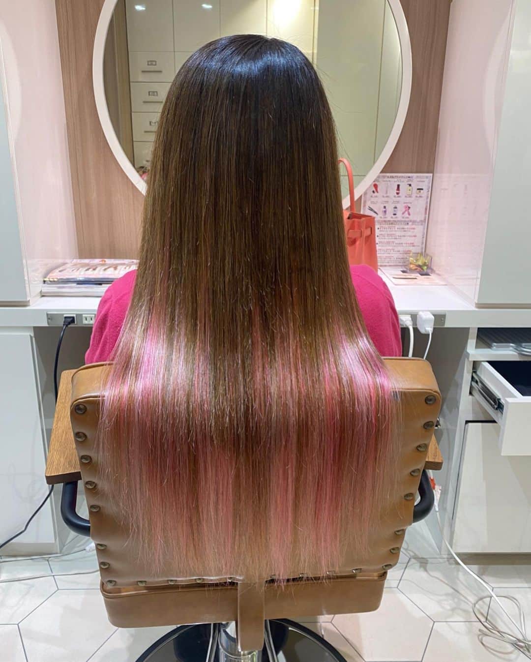 selfieneさんのインスタグラム写真 - (selfieneInstagram)「#髪をピンクにする理由﻿ 私にとって、それは#自由の象徴 。﻿ ﻿ 何にも囚われず、#好きなように生きる ﻿ ﻿ また髪を#ドネーション したいから、﻿ #エクステ なんだけどね👅﻿ ﻿ ﻿ ﻿ #桜ヘアー ﻿ #春 ﻿ #ピンクヘアー ﻿ #ヘアエクステ ﻿ #投資女子 ﻿ #不労所得 ﻿ #不老不死 ﻿ #valentino ﻿ #harrywinston﻿ ﻿ ﻿ ✈️海外での資産構築方法を手に入れたい方はこちらからLINEに登録してね♩﻿ ↓↓↓﻿ @marigram_uu_」2月24日 21時28分 - marigram_uu_