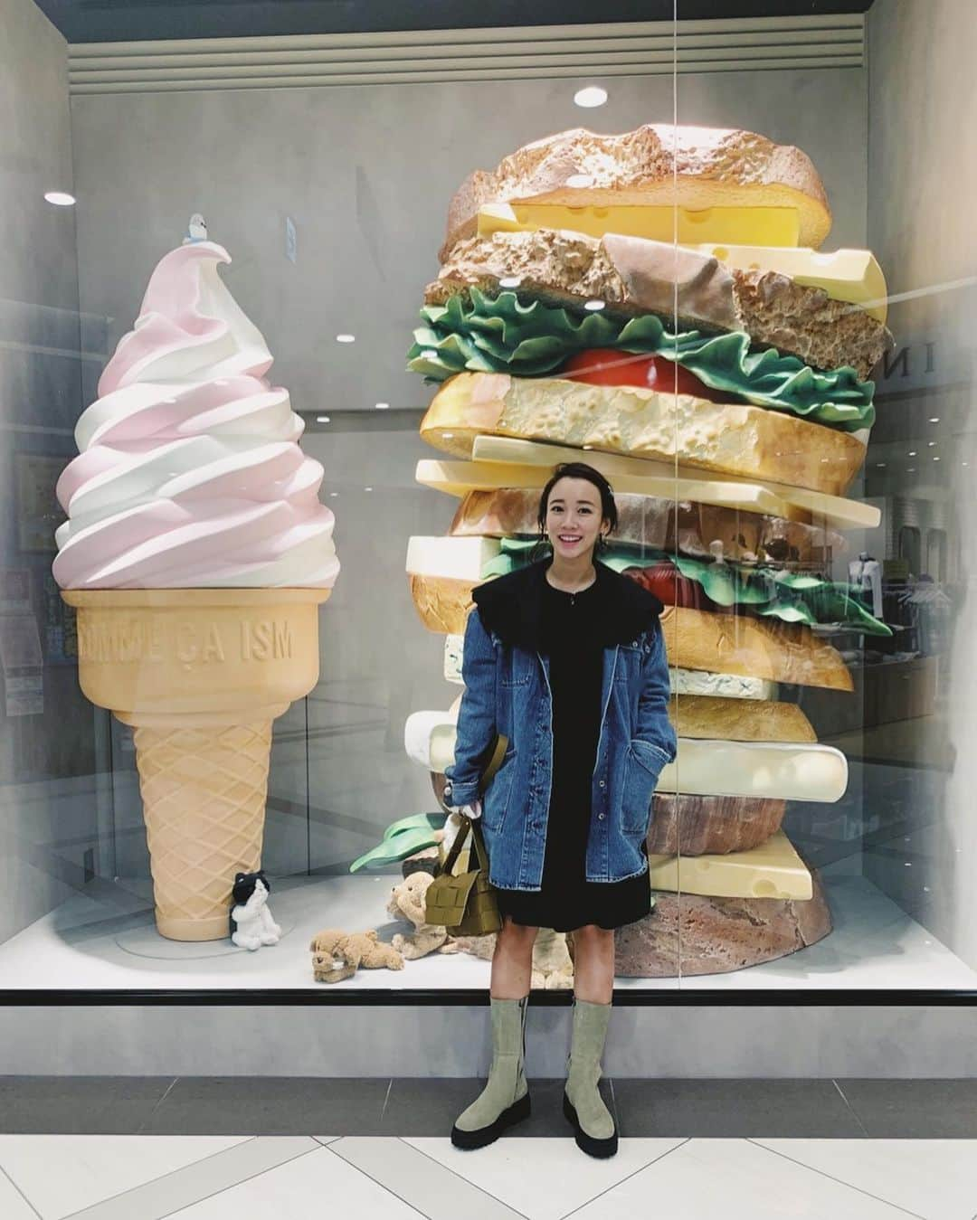 村上沙織さんのインスタグラム写真 - (村上沙織Instagram)「🍔 🍦♥️ 好きです。  今日は急いで家を出てしまい靴を間違えて履いてきてしまい急遽ZARAで買いました♡  めちゃくちゃ使えそうで嬉しい♡ #rosymonster#acnestudios #zara#fashion#mamacoordinate」2月24日 21時31分 - rosysaorimonster