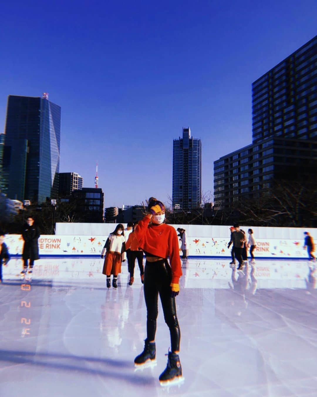 ソフィア・グリーンウッドのインスタグラム：「⛸❄️💎❤️ ・ ・ 3年ぶりのスケート😲楽しかったぁー♪ (ひとり) #japan#tokyo#skate#skater#skating#winter#mood#sunny#happy#holiday#スケート#女子#おひとりさま#爆走#目指せトーニャハーディング#続きはまた来年」