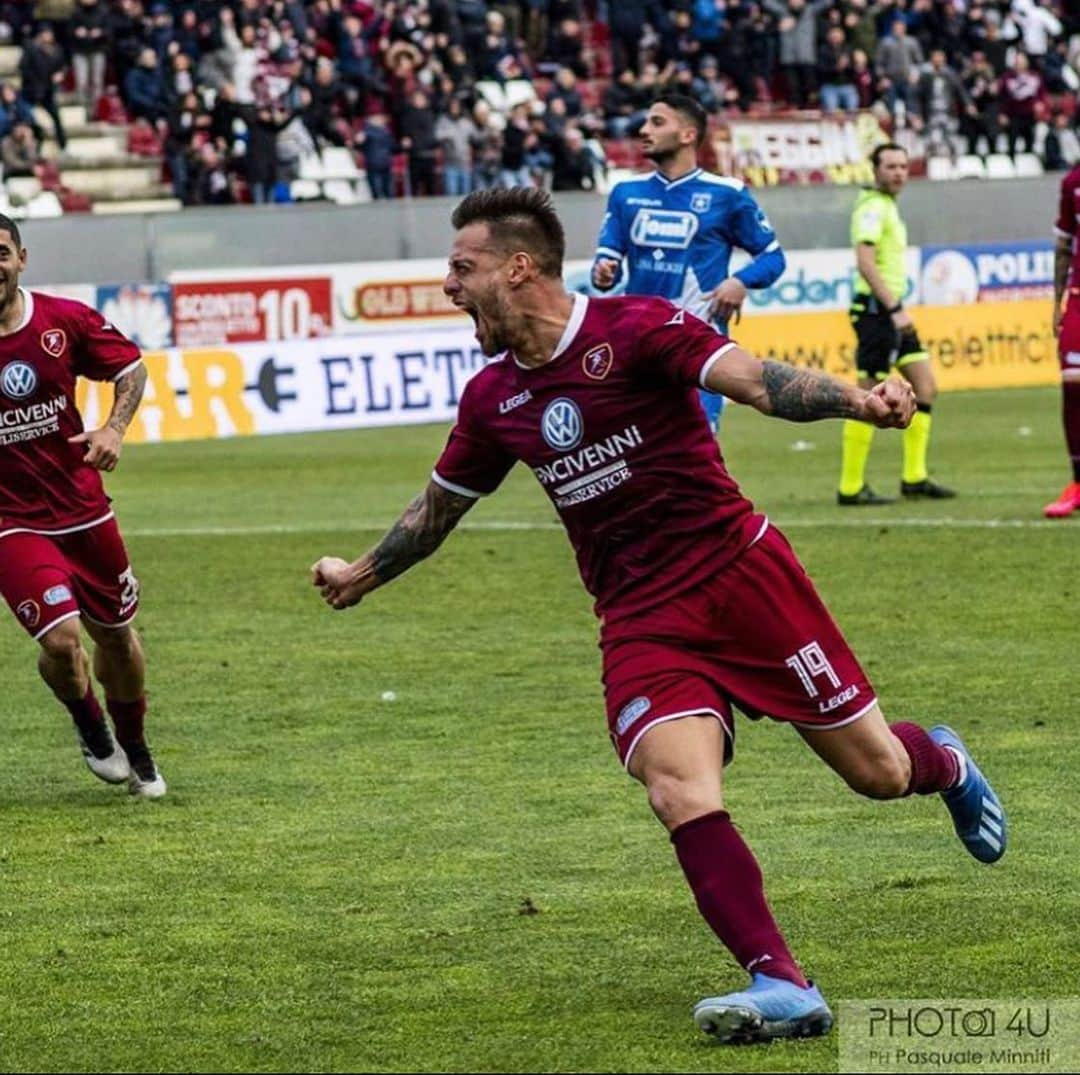 ヘルマン・デニスさんのインスタグラム写真 - (ヘルマン・デニスInstagram)「Grande vittoria, bravi ragazzi! Testa subito al derby 💪 forza Reggina 🇱🇻#GD19」2月24日 21時41分 - germantanquedenis