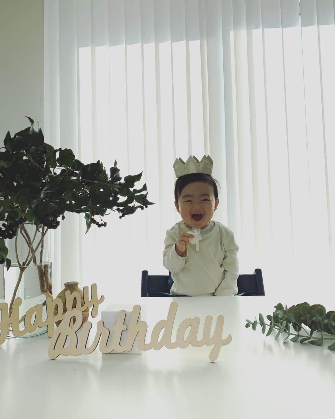 長屋なぎささんのインスタグラム写真 - (長屋なぎさInstagram)「Happy birthday Keshiki♡ . . 今日は景色1歳のお誕生日。 とても幸せな1日でした。 1年前景色を出産してから変化した事の方が多く、もちろん大変な事もいっぱいだけど何よりこんなに愛おしくてたまらない景色が私達のところに来てくれて本当に幸せ🕊 これからも景色の沢山の笑顔が見れるように母として家族として側にいられたらと思います。  本当に本当に景色1歳おめでとう！！最高の1年にしようね♡」2月24日 21時43分 - nagisanagaya