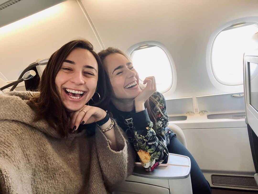 リリー・コリンズさんのインスタグラム写真 - (リリー・コリンズInstagram)「First trip together in years has us feeling...」2月25日 7時12分 - lilyjcollins