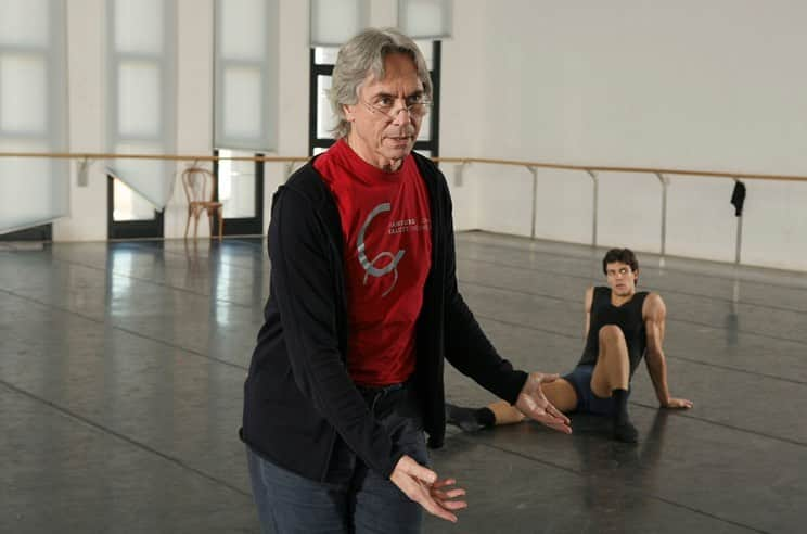 ロベルト・ボッレさんのインスタグラム写真 - (ロベルト・ボッレInstagram)「Happy birthday John #johnneumeier #ladyofthecamellias @alessandraferriofficial_ #rehearsal #time #studio #tb ❤️」2月25日 7時34分 - robertobolle