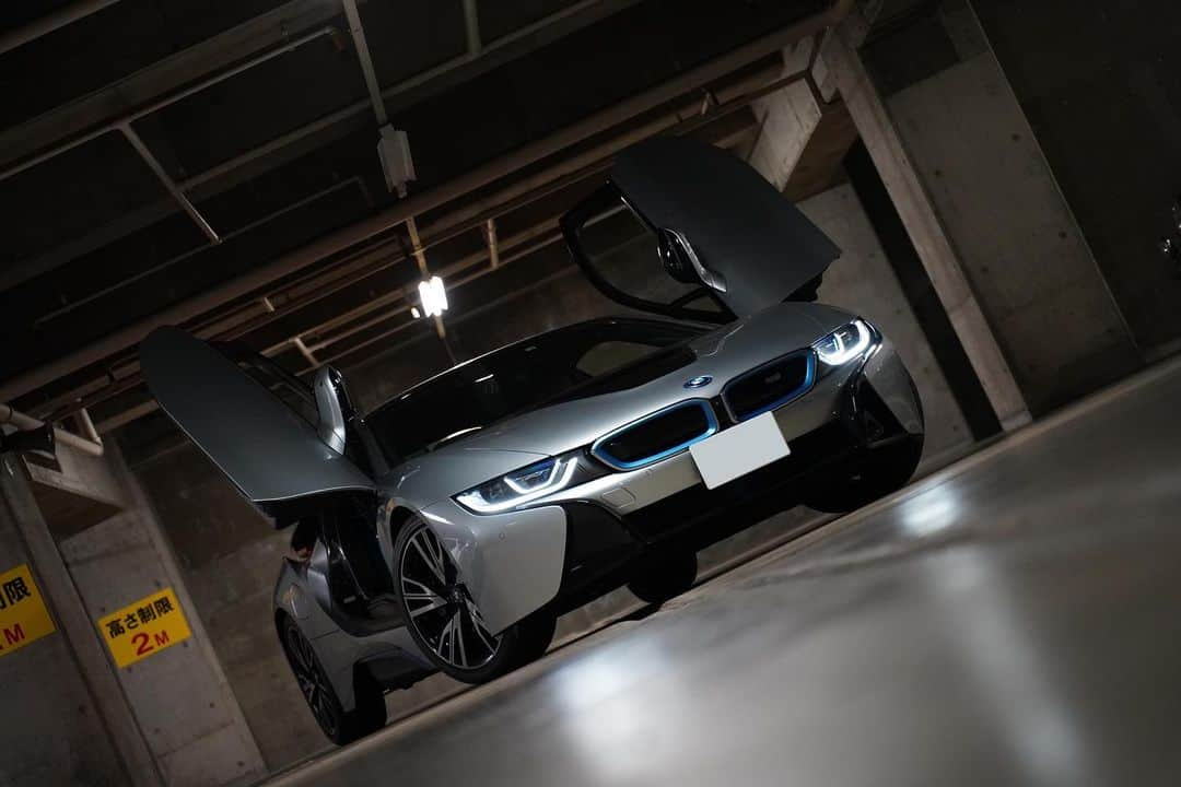 おつぽんのインスタグラム：「一眼練習中のため、BMW i8を撮影させていただきました！☺かっこいい✨ カメラ sony α7iii  #sony #sonya7iii #ミラーレス一眼 #一眼レフ初心者 #一眼レフ女子 #ミラーレス女子 #BMW #bmwi8 #i8」