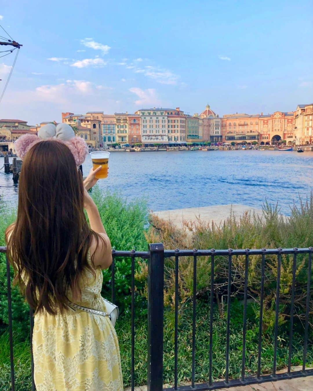 美波千夏さんのインスタグラム写真 - (美波千夏Instagram)「🏰🐭 おはようございます！花粉がすごい😭 マスクがなくてつらい… そしてディズニー行きたい🥺❤️ 景色が絵のようだ🖼 . . . . #東京ディズニーシー #TDS #disney #disneysea #tokyodisneyresort #ダッフィー」2月25日 7時54分 - chinatsu_minami