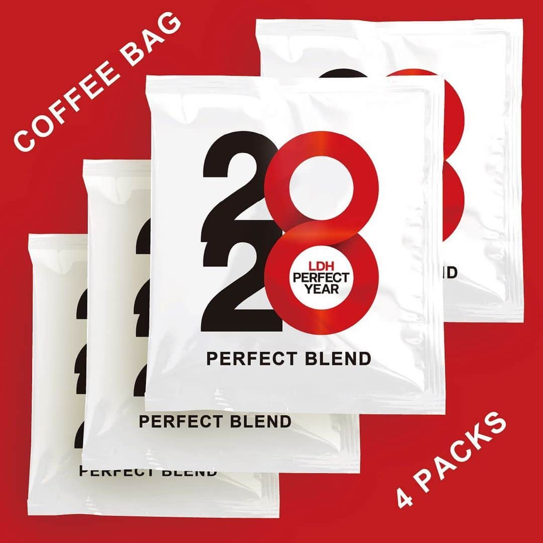 AMAZING COFFEEさんのインスタグラム写真 - (AMAZING COFFEEInstagram)「. 🌱Information from AMAZING COFFEE☕️ . 2020年を記念した今年だけの特別なBLEND豆『PERFECT BLEND』が、好評につきCOFFEE BAGとして登場👏 ✨ . お湯を注ぐだけで、ご自宅やご旅行先でも簡単に楽しめます🎶 . フローラルな香りのするPERFECT BLENDを飲んで、2020年盛り上がって行きましょう(^o^)v . ※販売数に限りがあるため、予定数に達し次第販売終了とさせて頂きますので、予めご了承下さい . 【商品名】 コーヒーバッグ(PERFECT BLEND 4packs入り) ※切手型ステッカー入り . 【販売期間】 2月28(金)〜 . 【販売価格】 1,200円(税込) . 【取扱店舗】 TOKYO NAKAMEGURO YOKOHAMA BAY OSAKA SOUTH SIDE YOKOSUKA BEACH SIDE TOKYO HANEDA AIRPORT TOKYO SHIBUYA AMAZING COFFEE ONLINE . #AMAZINGCOFFEE #PERFECTBLEND #AMeCO #アメコ #coffee #コーヒーバッグ」2月25日 8時01分 - amazing_coffee_official