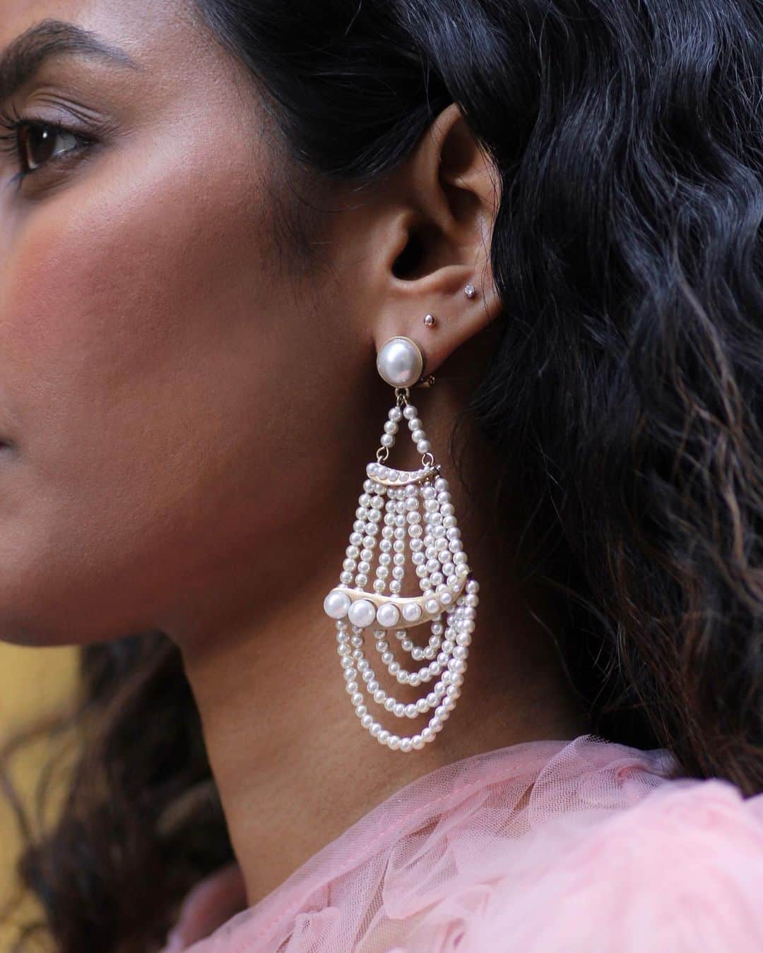 ルル フロストのインスタグラム：「Inspired by the frothy white waves of the sea, our Pearl Ocean Statement Earring is an elegant yet modern take on the classic pearl earring. Tap the image to shop directly. #lulufrost」