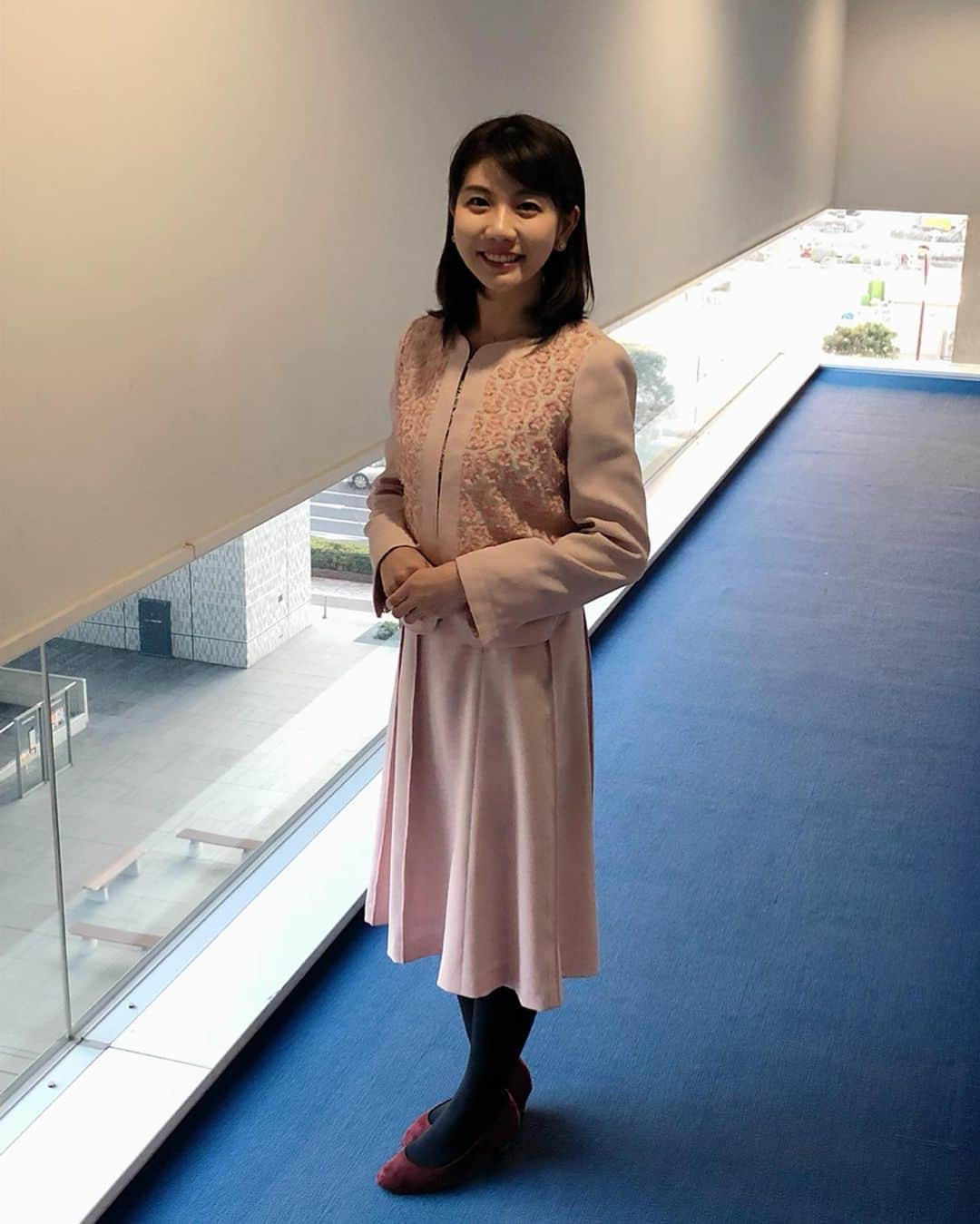 東條麻依子さんのインスタグラム写真 - (東條麻依子Instagram)「先週のTSCnews5では 岡山高島屋の4階にある YUKI TORIIさんに 衣装をお借りしました！✨ . ワンピースやセットアップ 上品で素敵な衣装でした💕  #高島屋#YUKITORII#衣装提供##ワンピース#セットアップ#ありがとうございました#テレビせとうち#TSCnews5#アナウンサー」2月25日 8時06分 - maiko_tojo