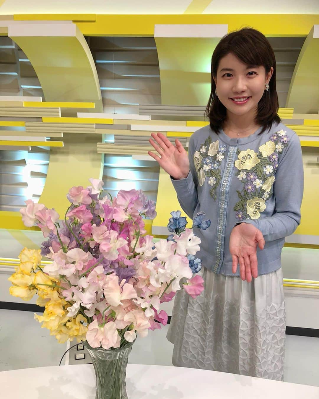 東條麻依子さんのインスタグラム写真 - (東條麻依子Instagram)「先週のTSCnews5では 岡山高島屋の4階にある YUKI TORIIさんに 衣装をお借りしました！✨ . ワンピースやセットアップ 上品で素敵な衣装でした💕  #高島屋#YUKITORII#衣装提供##ワンピース#セットアップ#ありがとうございました#テレビせとうち#TSCnews5#アナウンサー」2月25日 8時06分 - maiko_tojo